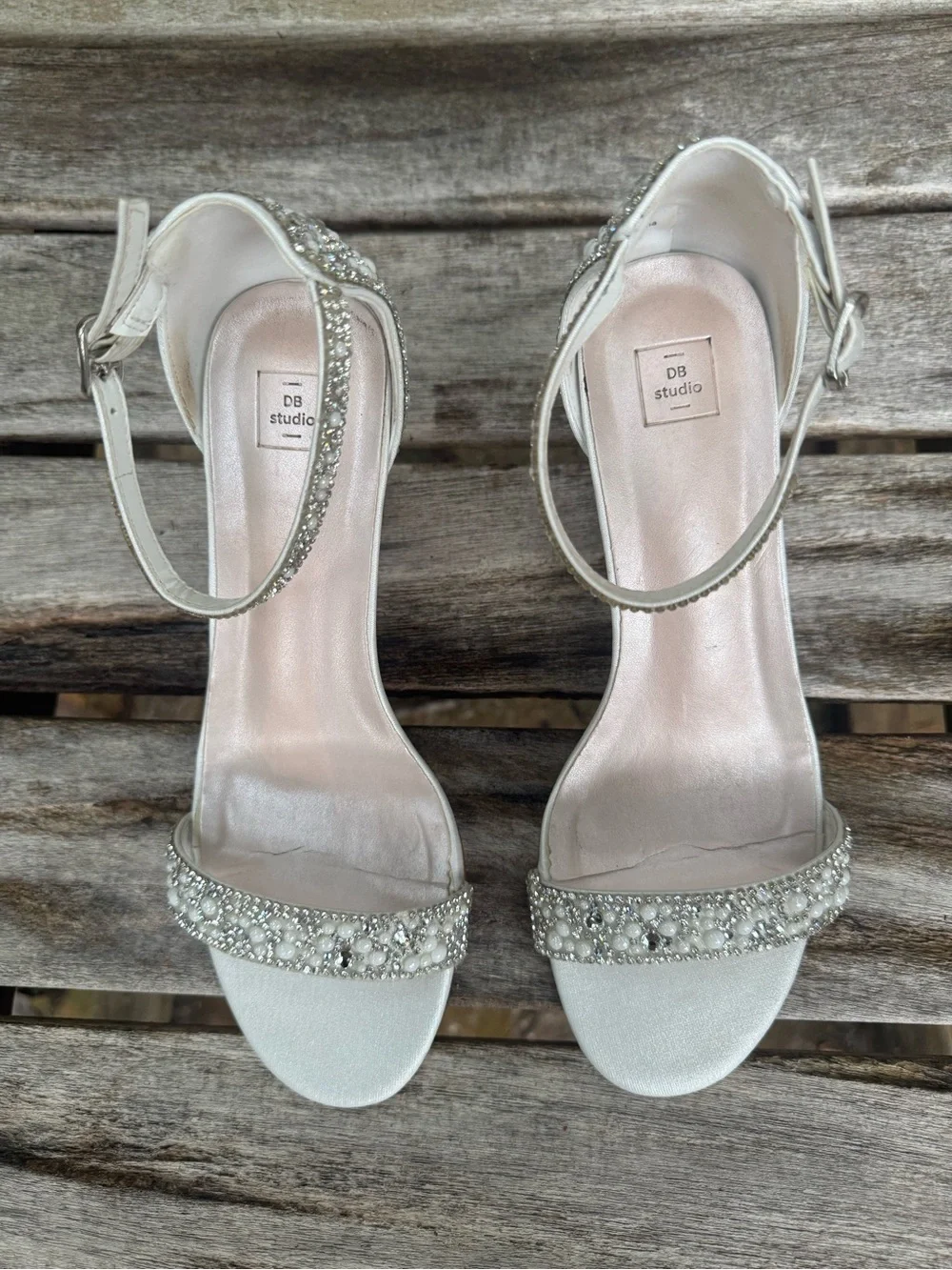 BD studio Ivory Wedge with beaded decal size 7 1/2